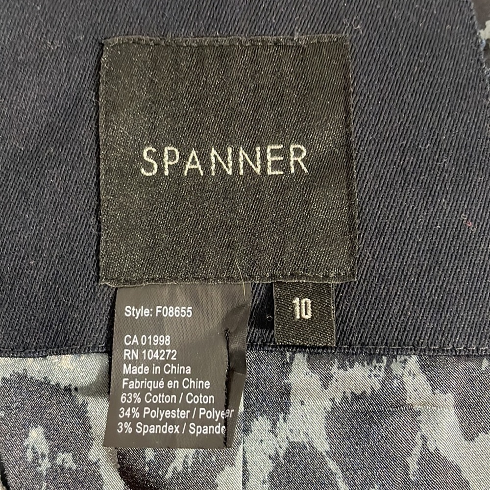 Spanner Navy skirt suit fully lined. Blazer size 10 skirt size 12 - Picture 7 of 15